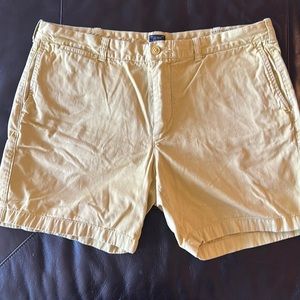 The perfect summer shorts, with a perfect pop of yellow color